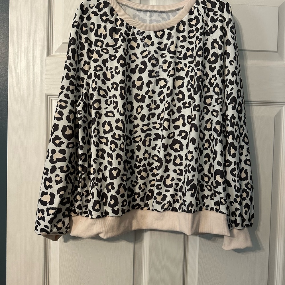 NWOT! Light top size 1X (fits like XL)